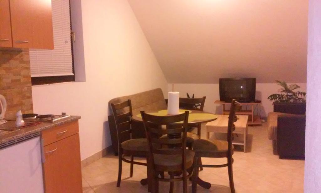 Apartment Laura Gracac  Екстер'єр фото