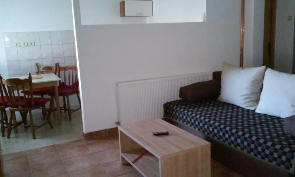 Apartment Laura Gracac  Екстер'єр фото